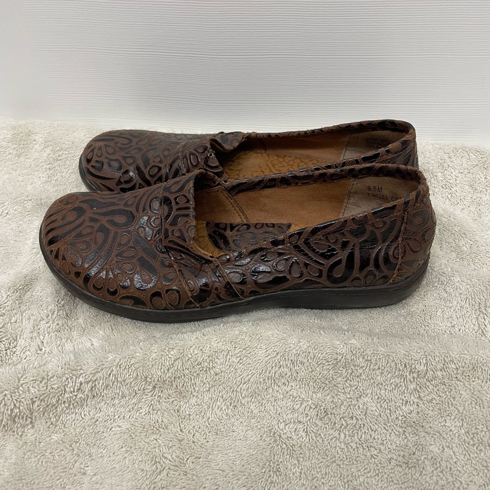 BOC Howell Embossed Leather Brown Tooled Slip On Flats Loafer Women’s 8.5